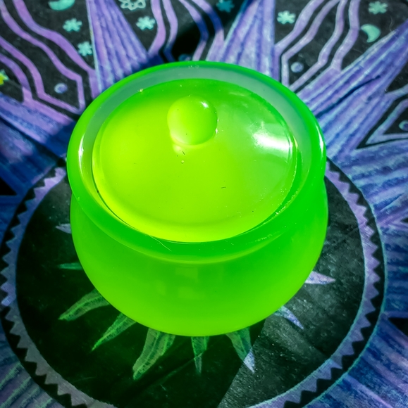 Green Glow Resin Art Spell Jar ✨️ - Picture 3 of 6